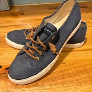 Sperry women’s Dark Blue Boat Shoes with Tan Laces